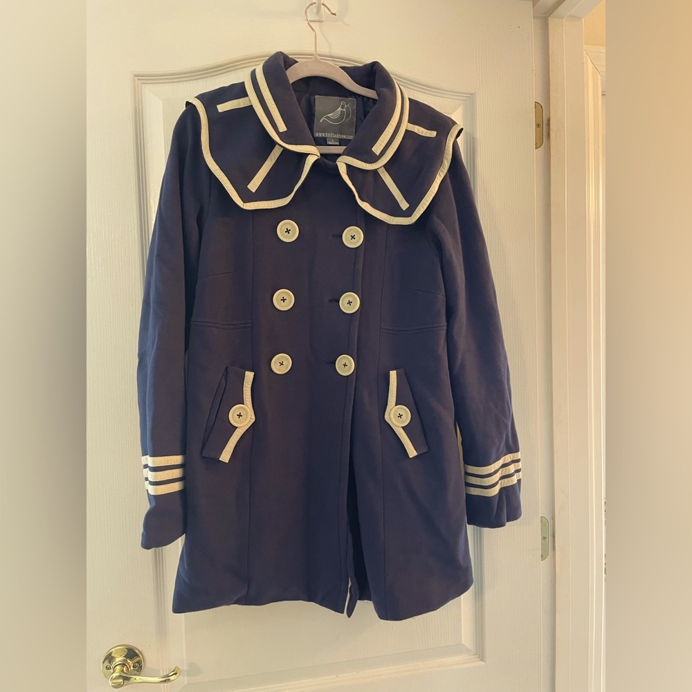 Knitted dove navy coat
